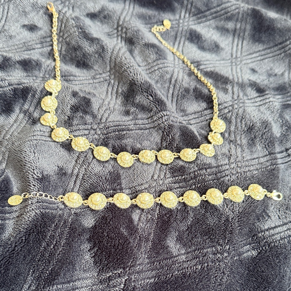 Elegant Silver Necklace and Bracelet Set